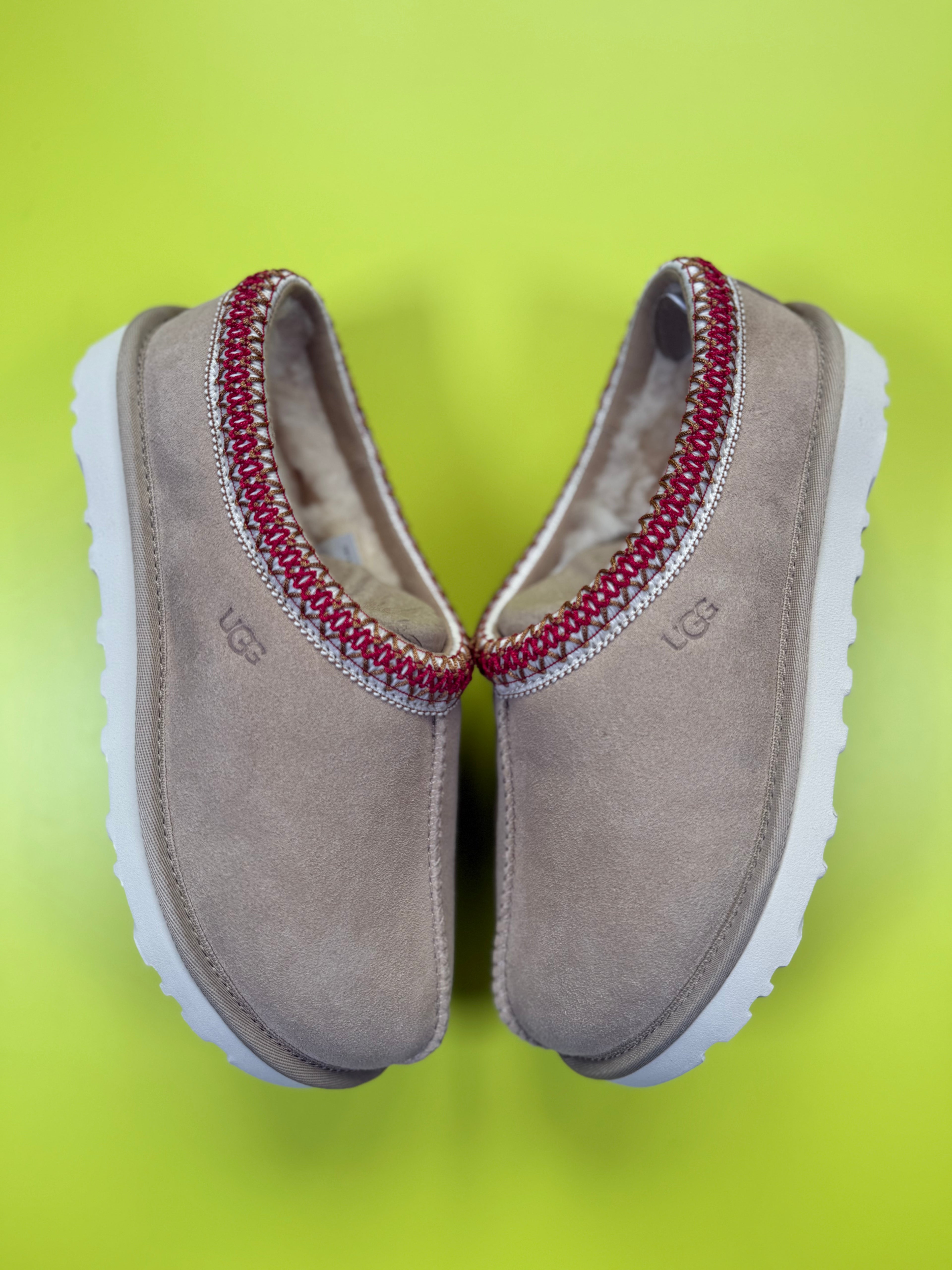 W UGG Tasman